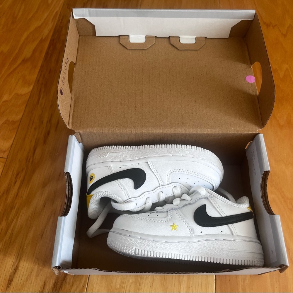 Baby Air Force 1 tennis shoes